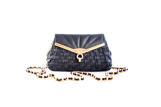 Produto de boutique, Moda de alta qualidade, Luxo contemporâneo, Estilo sofisticado, Elegância feminina, Detalhes artesanais, Designer de moda, Design exclusivo, Couro genuíno, Couro de primeira linha, Bolsa premium, Bolsa feminina de luxo, Bolsa feita à mão, Bolsa de grife, Bolsa de coleção, Bolsa artesanal, Artesanato de alta costura, Acessório de luxo