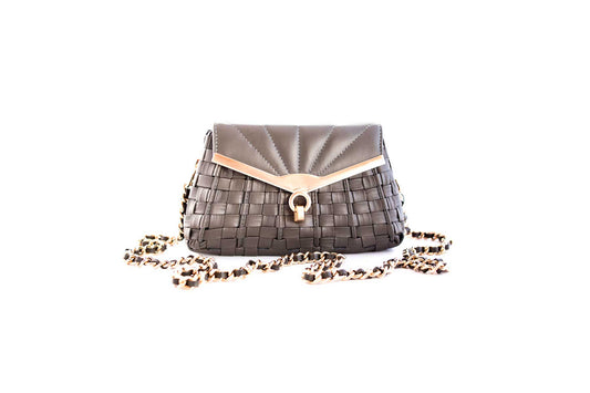 Produto de boutique, Moda de alta qualidade, Luxo contemporâneo, Estilo sofisticado, Elegância feminina, Detalhes artesanais, Designer de moda, Design exclusivo, Couro genuíno, Couro de primeira linha, Bolsa premium, Bolsa feminina de luxo, Bolsa feita à mão, Bolsa de grife, Bolsa de coleção, Bolsa artesanal, Artesanato de alta costura, Acessório de luxo