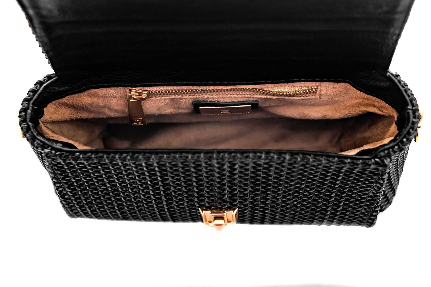 Produto de boutique, Moda de alta qualidade, Luxo contemporâneo, Estilo sofisticado, Elegância feminina, Detalhes artesanais, Designer de moda, Design exclusivo, Couro genuíno, Couro de primeira linha, Bolsa premium, Bolsa feminina de luxo, Bolsa feita à mão, Bolsa de grife, Bolsa de coleção, Bolsa artesanal, Artesanato de alta costura, Acessório de luxo