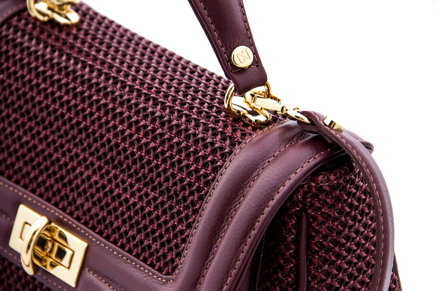 Toque personalizado, Produto de boutique, Moda de alta qualidade, Luxo contemporâneo, Estilo sofisticado, Elegância feminina, Detalhes artesanais, Designer de moda, Design exclusivo, Couro genuíno, Couro de primeira linha, Bolsa premium, Bolsa feminina de luxo, Bolsa feita à mão, Bolsa de grife, Bolsa de coleção, Bolsa artesanal, Artesanato de alta costura, Acessório de luxo