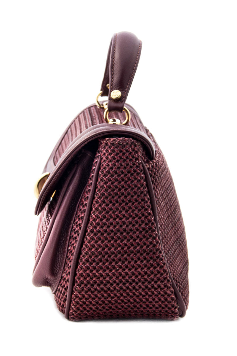 Toque personalizado, Produto de boutique, Moda de alta qualidade, Luxo contemporâneo, Estilo sofisticado, Elegância feminina, Detalhes artesanais, Designer de moda, Design exclusivo, Couro genuíno, Couro de primeira linha, Bolsa premium, Bolsa feminina de luxo, Bolsa feita à mão, Bolsa de grife, Bolsa de coleção, Bolsa artesanal, Artesanato de alta costura, Acessório de luxo