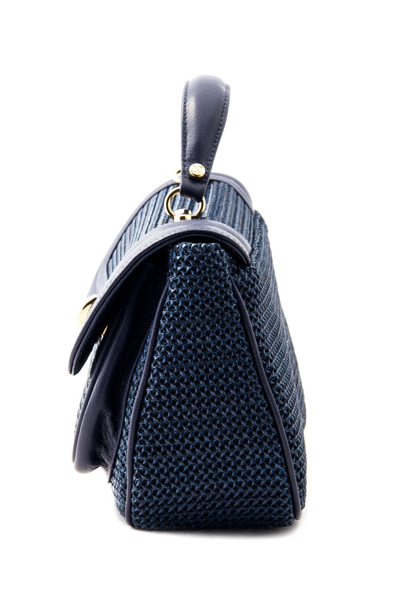 Toque personalizado, Produto de boutique, Moda de alta qualidade, Luxo contemporâneo, Estilo sofisticado, Elegância feminina, Detalhes artesanais, Designer de moda, Design exclusivo, Couro genuíno, Couro de primeira linha, Bolsa premium, Bolsa feminina de luxo, Bolsa feita à mão, Bolsa de grife, Bolsa de coleção, Bolsa artesanal, Artesanato de alta costura, Acessório de luxo