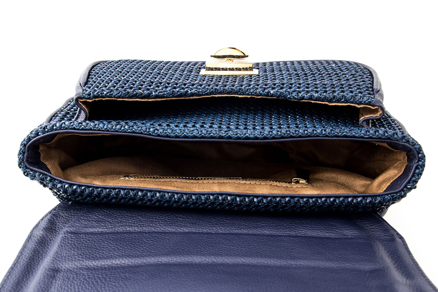 Toque personalizado, Produto de boutique, Moda de alta qualidade, Luxo contemporâneo, Estilo sofisticado, Elegância feminina, Detalhes artesanais, Designer de moda, Design exclusivo, Couro genuíno, Couro de primeira linha, Bolsa premium, Bolsa feminina de luxo, Bolsa feita à mão, Bolsa de grife, Bolsa de coleção, Bolsa artesanal, Artesanato de alta costura, Acessório de luxo