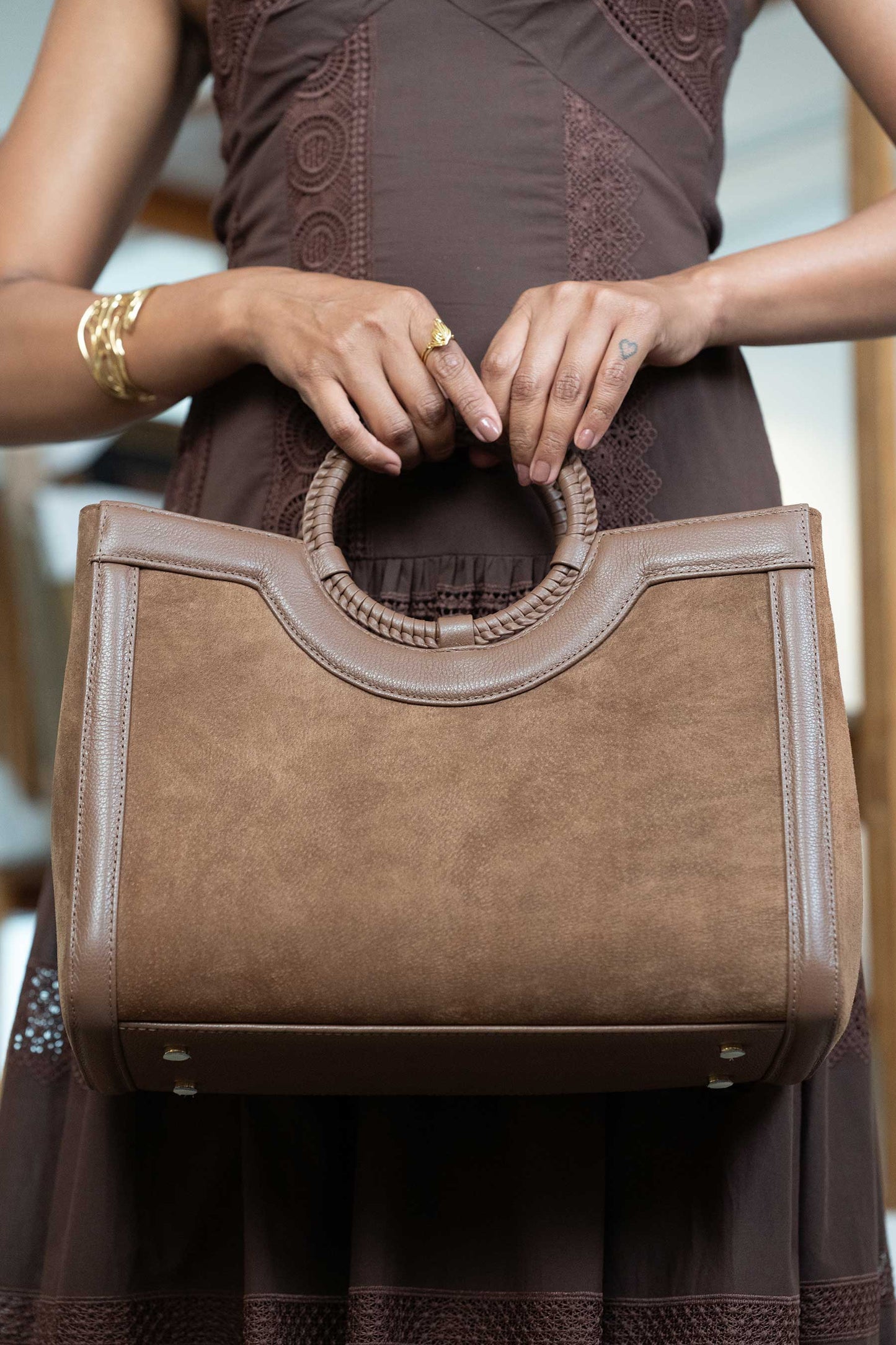 Bolsa Marcela Camurça Café c/ Couro Caramelo