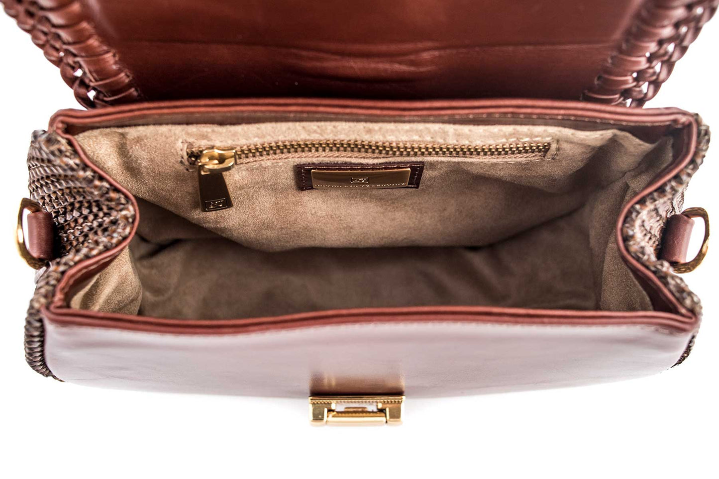Toque personalizado, Produto de boutique, Moda de alta qualidade, Luxo contemporâneo, Estilo sofisticado, Elegância feminina, Detalhes artesanais, Designer de moda, Design exclusivo, Couro genuíno, Couro de primeira linha, Bolsa premium, Bolsa feminina de luxo, Bolsa feita à mão, Bolsa de grife, Bolsa de coleção, Bolsa artesanal, Artesanato de alta costura, Acessório de luxo