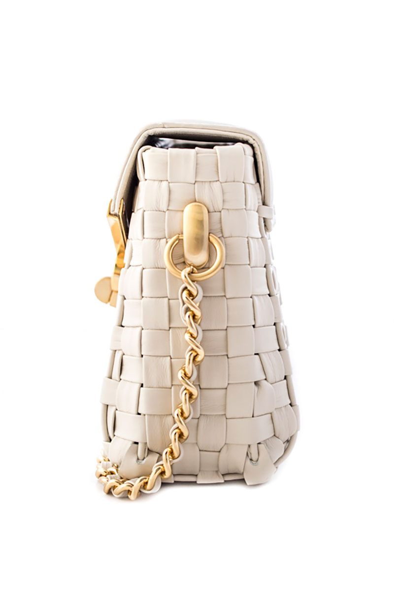 Produto de boutique, Moda de alta qualidade, Luxo contemporâneo, Estilo sofisticado, Elegância feminina, Detalhes artesanais, Designer de moda, Design exclusivo, Couro genuíno, Couro de primeira linha, Bolsa premium, Bolsa feminina de luxo, Bolsa feita à mão, Bolsa de grife, Bolsa de coleção, Bolsa artesanal, Artesanato de alta costura, Acessório de luxo