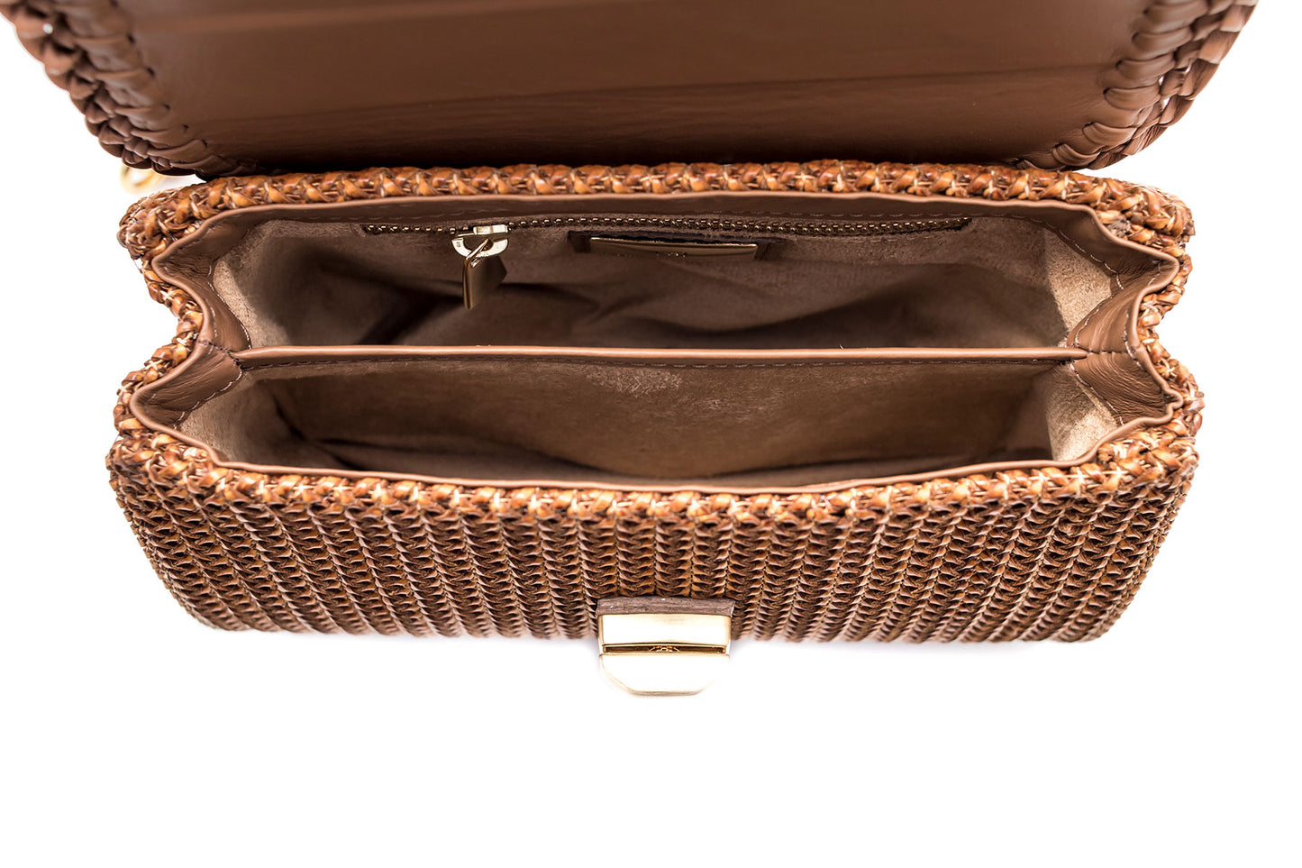 Produto de boutique, Moda de alta qualidade, Luxo contemporâneo, Estilo sofisticado, Elegância feminina, Detalhes artesanais, Designer de moda, Design exclusivo, Couro genuíno, Couro de primeira linha, Bolsa premium, Bolsa feminina de luxo, Bolsa feita à mão, Bolsa de grife, Bolsa de coleção, Bolsa artesanal, Artesanato de alta costura, Acessório de luxo