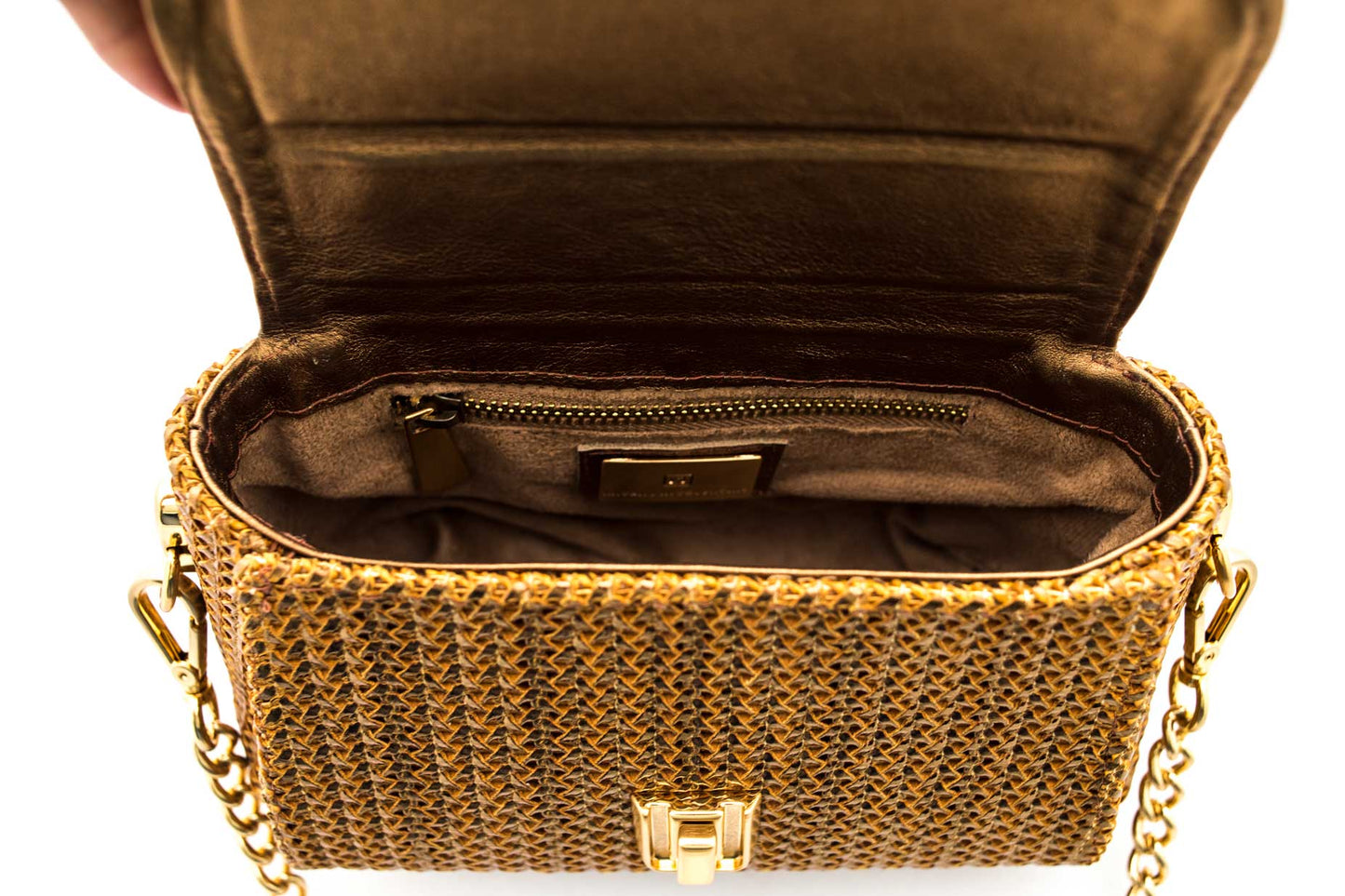 Produto de boutique, Moda de alta qualidade, Luxo contemporâneo, Estilo sofisticado, Elegância feminina, Detalhes artesanais, Designer de moda, Design exclusivo, Couro genuíno, Couro de primeira linha, Bolsa premium, Bolsa feminina de luxo, Bolsa feita à mão, Bolsa de grife, Bolsa de coleção, Bolsa artesanal, Artesanato de alta costura, Acessório de luxo