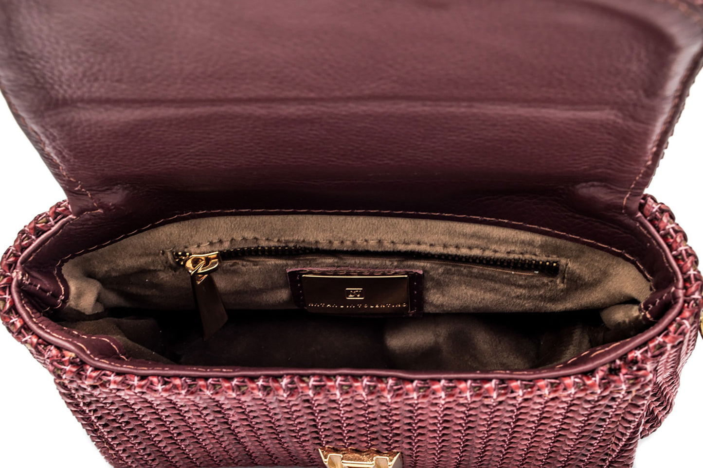 Produto de boutique, Moda de alta qualidade, Luxo contemporâneo, Estilo sofisticado, Elegância feminina, Detalhes artesanais, Designer de moda, Design exclusivo, Couro genuíno, Couro de primeira linha, Bolsa premium, Bolsa feminina de luxo, Bolsa feita à mão, Bolsa de grife, Bolsa de coleção, Bolsa artesanal, Artesanato de alta costura, Acessório de luxo