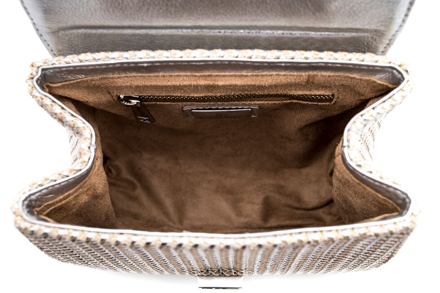 Produto de boutique, Moda de alta qualidade, Luxo contemporâneo, Estilo sofisticado, Elegância feminina, Detalhes artesanais, Designer de moda, Design exclusivo, Couro genuíno, Couro de primeira linha, Bolsa premium, Bolsa feminina de luxo, Bolsa feita à mão, Bolsa de grife, Bolsa de coleção, Bolsa artesanal, Artesanato de alta costura, Acessório de luxo