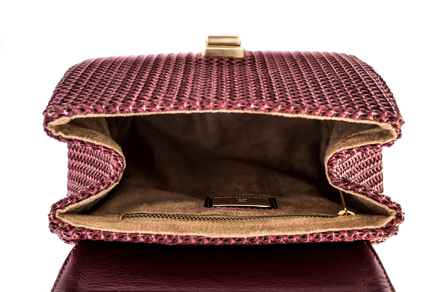 Produto de boutique, Moda de alta qualidade, Luxo contemporâneo, Estilo sofisticado, Elegância feminina, Detalhes artesanais, Designer de moda, Design exclusivo, Couro genuíno, Couro de primeira linha, Bolsa premium, Bolsa feminina de luxo, Bolsa feita à mão, Bolsa de grife, Bolsa de coleção, Bolsa artesanal, Artesanato de alta costura, Acessório de luxo