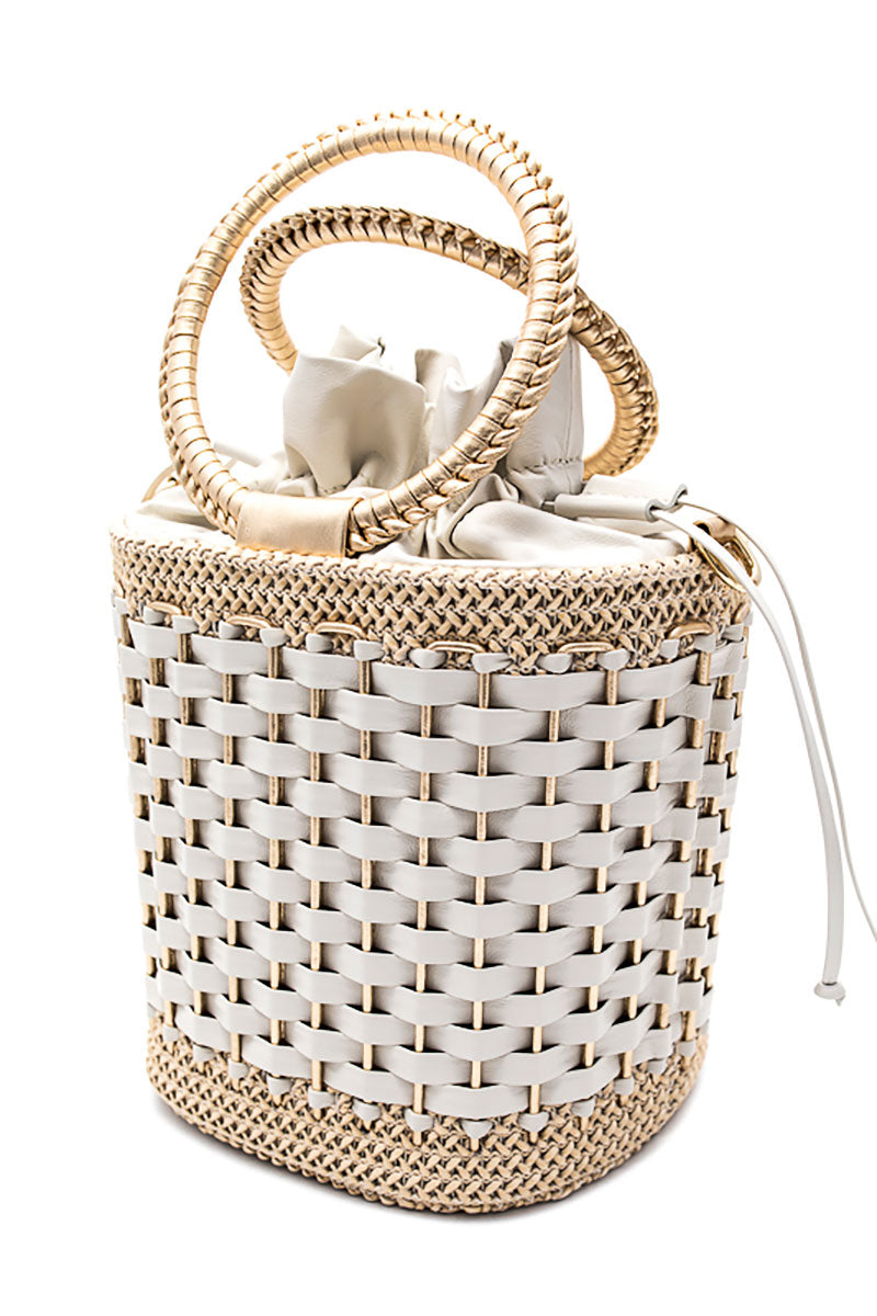 Toque personalizado, Produto de boutique, Moda de alta qualidade, Luxo contemporâneo, Estilo sofisticado, Elegância feminina, Detalhes artesanais, Designer de moda, Design exclusivo, Couro genuíno, Couro de primeira linha, Bolsa premium, Bolsa feminina de luxo, Bolsa feita à mão, Bolsa de grife, Bolsa de coleção, Bolsa artesanal, Artesanato de alta costura, Acessório de luxo