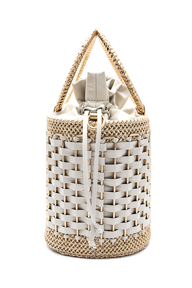Toque personalizado, Produto de boutique, Moda de alta qualidade, Luxo contemporâneo, Estilo sofisticado, Elegância feminina, Detalhes artesanais, Designer de moda, Design exclusivo, Couro genuíno, Couro de primeira linha, Bolsa premium, Bolsa feminina de luxo, Bolsa feita à mão, Bolsa de grife, Bolsa de coleção, Bolsa artesanal, Artesanato de alta costura, Acessório de luxo