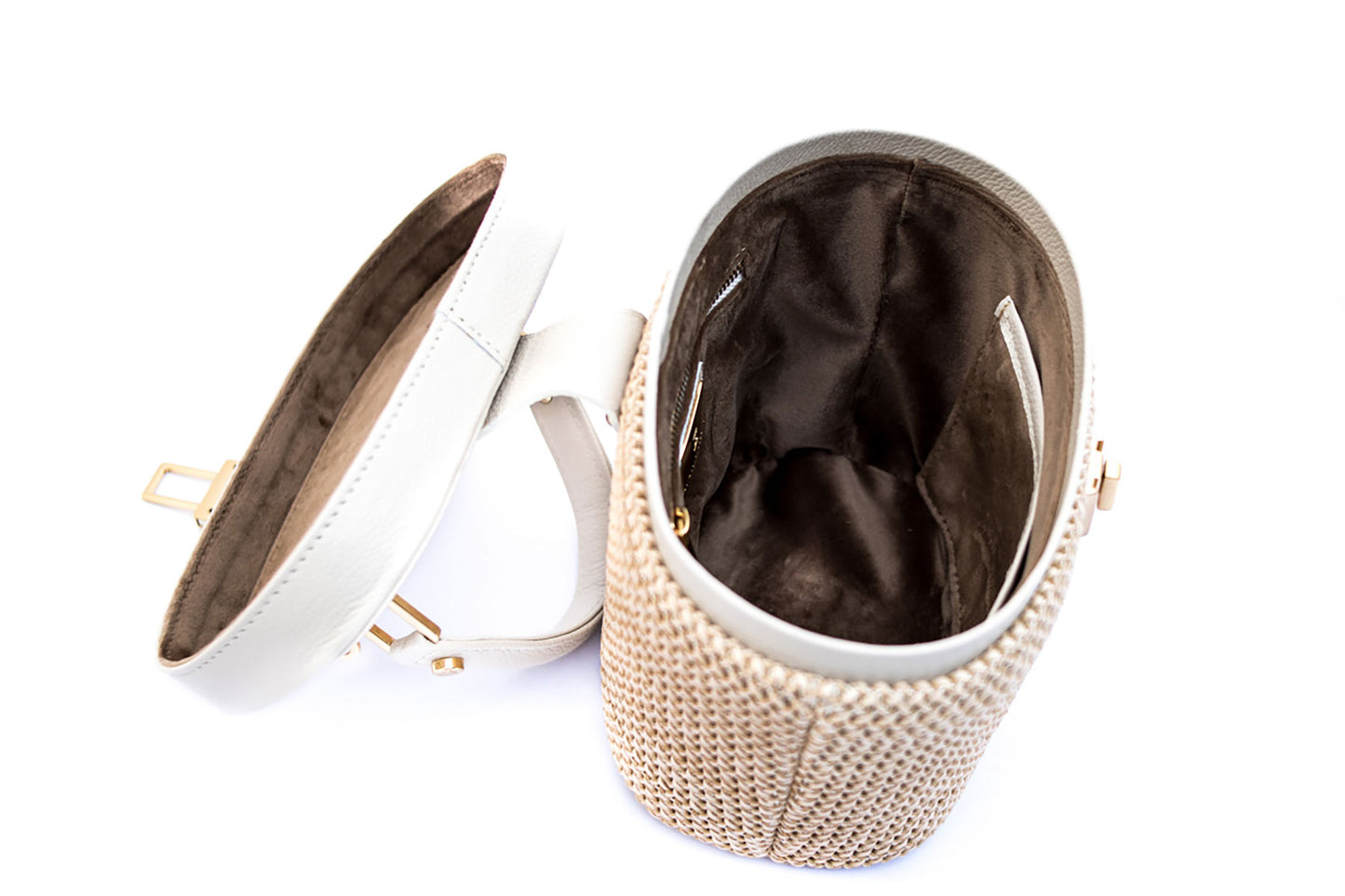 Toque personalizado, Produto de boutique, Moda de alta qualidade, Luxo contemporâneo, Estilo sofisticado, Elegância feminina, Detalhes artesanais, Designer de moda, Design exclusivo, Couro genuíno, Couro de primeira linha, Bolsa premium, Bolsa feminina de luxo, Bolsa feita à mão, Bolsa de grife, Bolsa de coleção, Bolsa artesanal, Artesanato de alta costura, Acessório de luxo