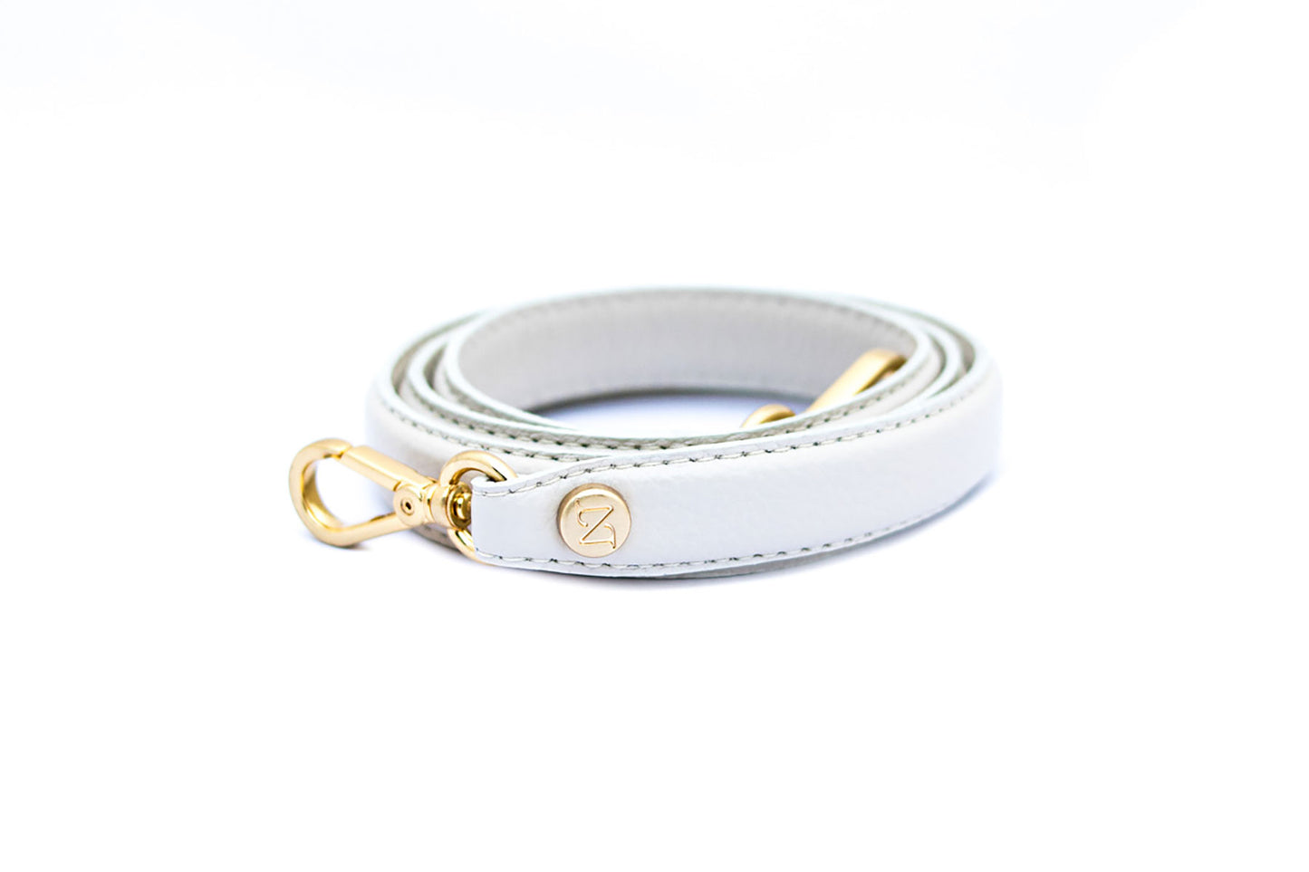 Toque personalizado, Produto de boutique, Moda de alta qualidade, Luxo contemporâneo, Estilo sofisticado, Elegância feminina, Detalhes artesanais, Designer de moda, Design exclusivo, Couro genuíno, Couro de primeira linha, Bolsa premium, Bolsa feminina de luxo, Bolsa feita à mão, Bolsa de grife, Bolsa de coleção, Bolsa artesanal, Artesanato de alta costura, Acessório de luxo