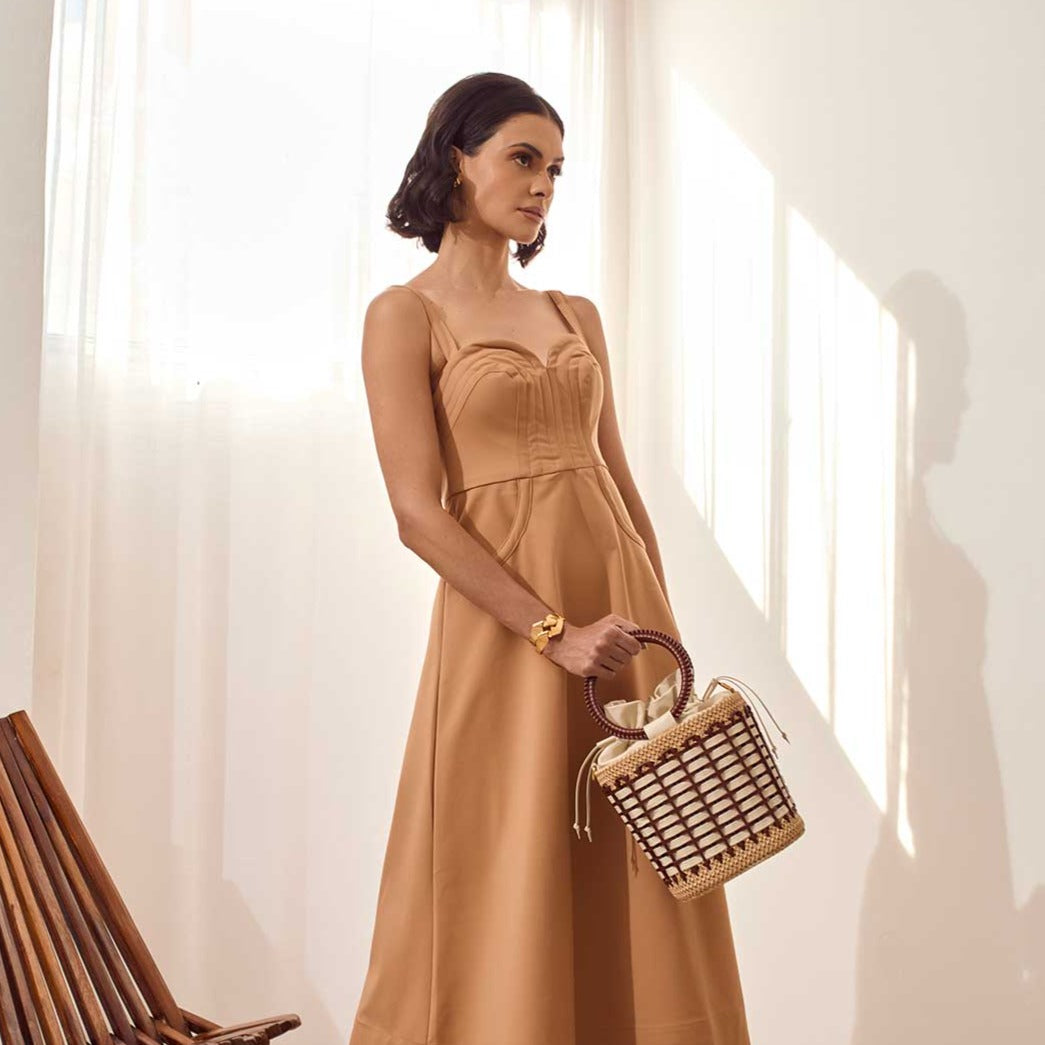 Toque personalizado, Produto de boutique, Moda de alta qualidade, Luxo contemporâneo, Estilo sofisticado, Elegância feminina, Detalhes artesanais, Designer de moda, Design exclusivo, Couro genuíno, Couro de primeira linha, Bolsa premium, Bolsa feminina de luxo, Bolsa feita à mão, Bolsa de grife, Bolsa de coleção, Bolsa artesanal, Artesanato de alta costura, Acessório de luxo