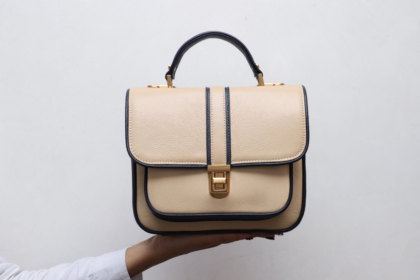 Bolsa Soraia Mini Creme c/ Azul Marinho