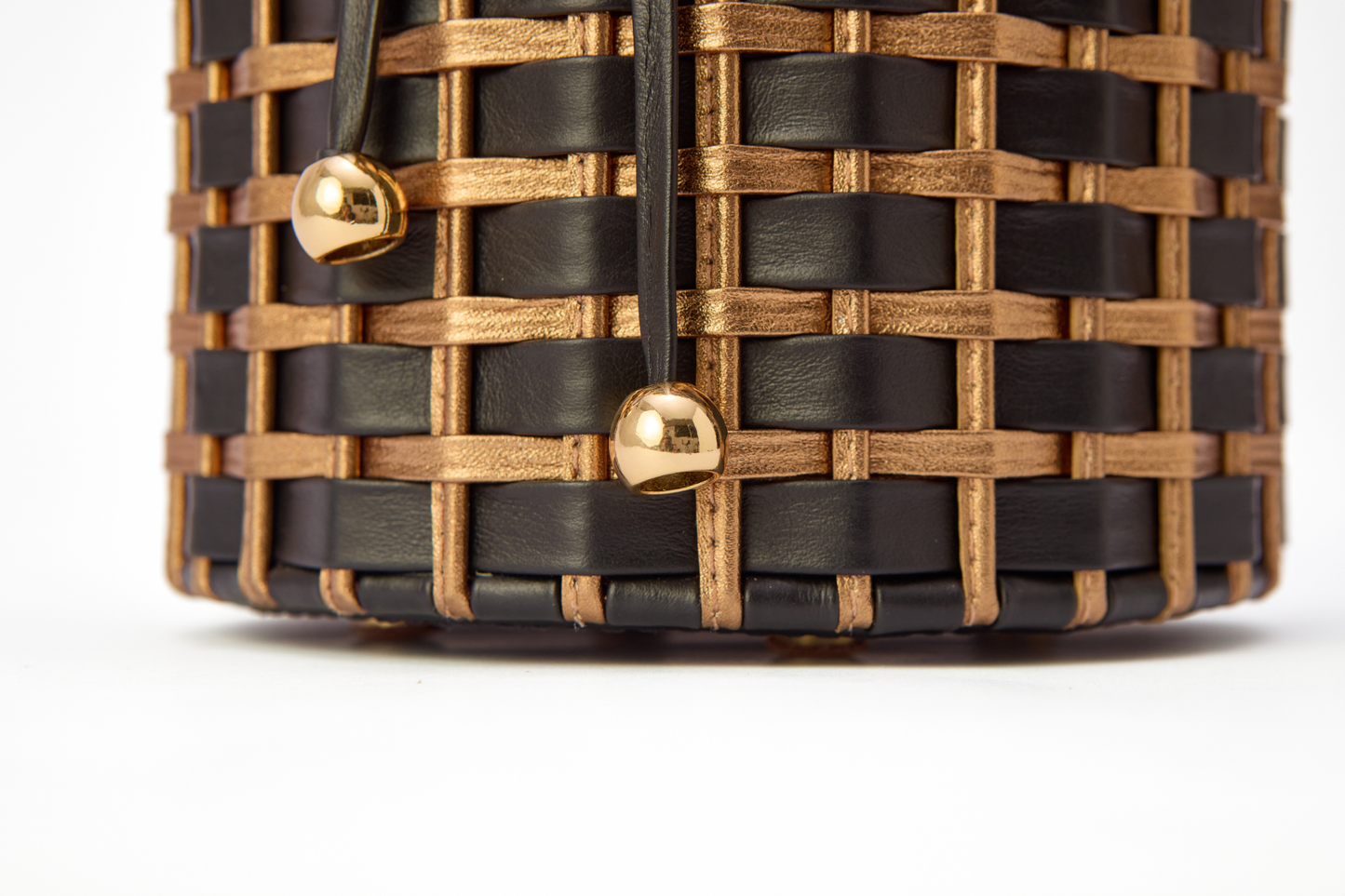 Bolsa Lucila Preta c/ Bronze