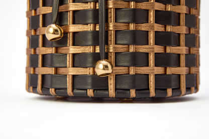 Bolsa Lucila Preta c/ Bronze