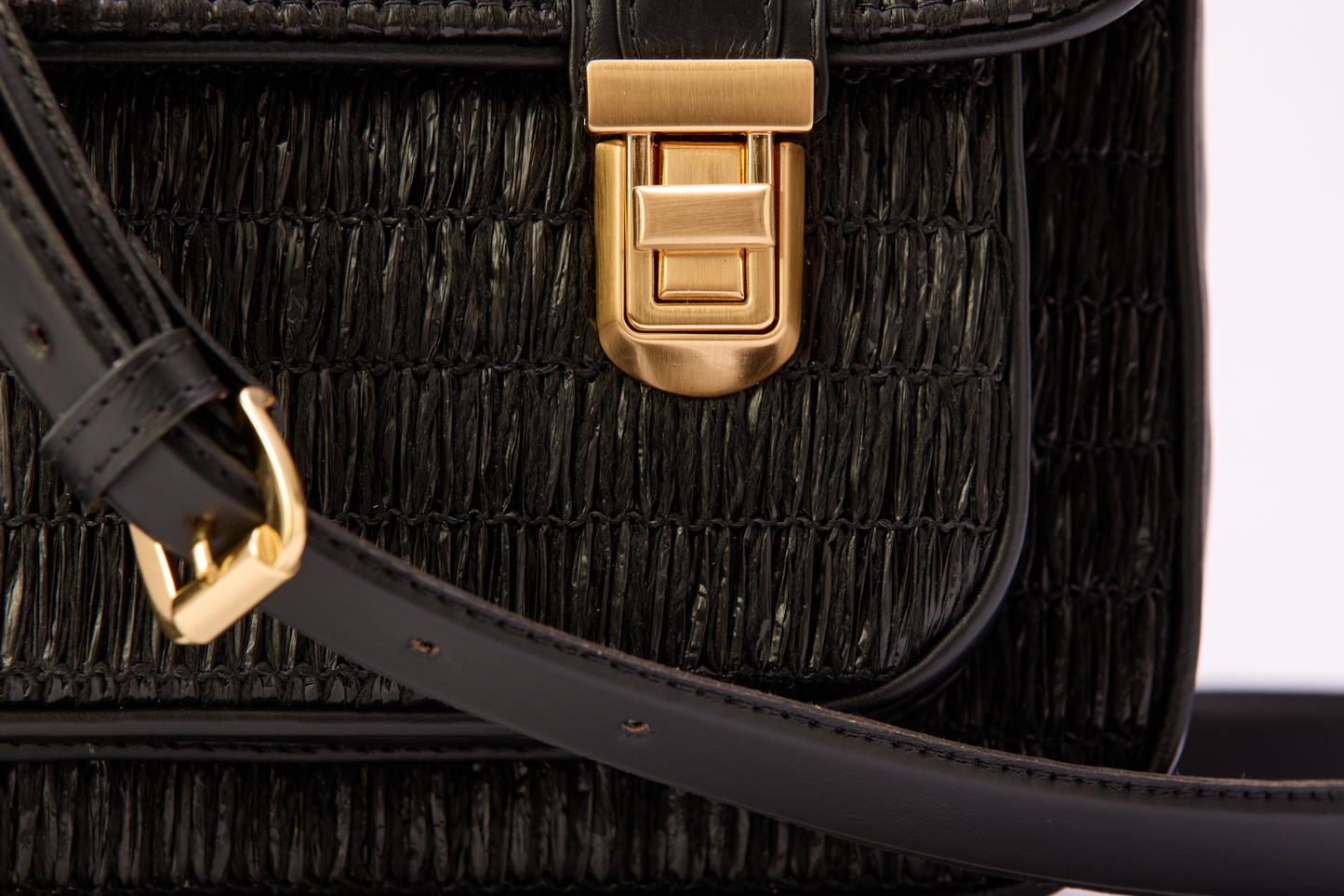 Bolsa Soraia Ráfia Natural Preta