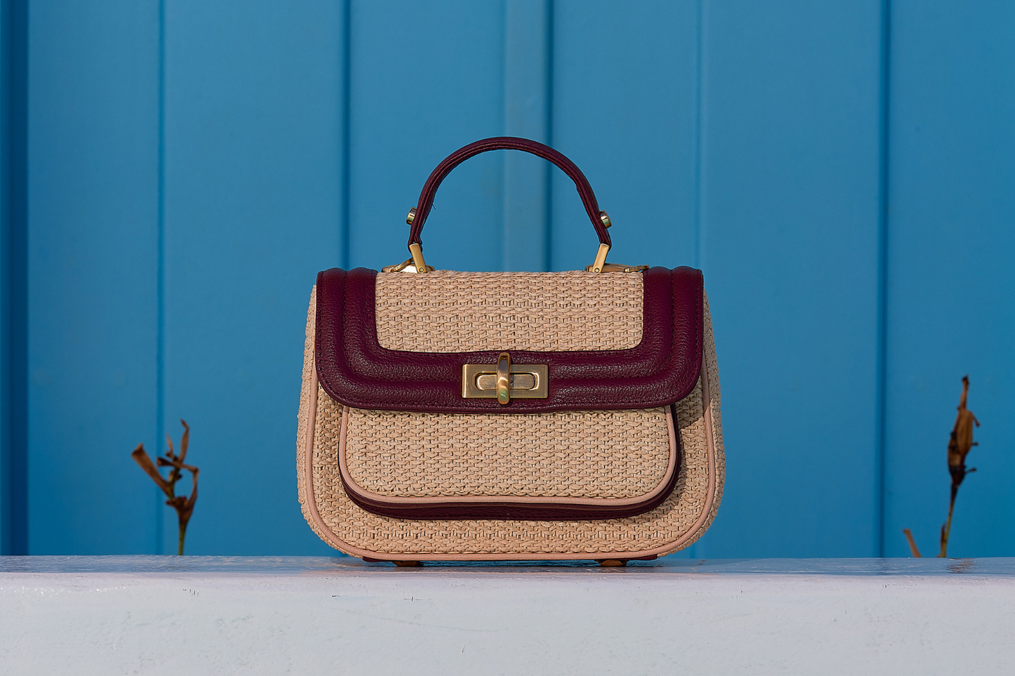 Bolsa Helena Mini Ráfia Natural c/ Bordô